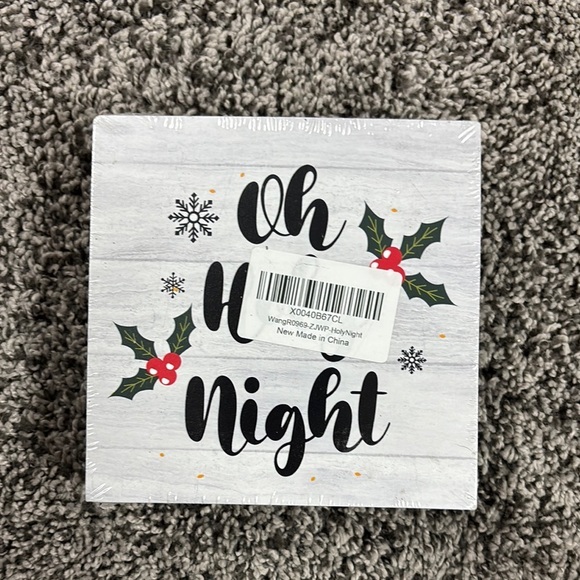 Festive Holiday Sign with Holly Design - Picture 1 of 2
